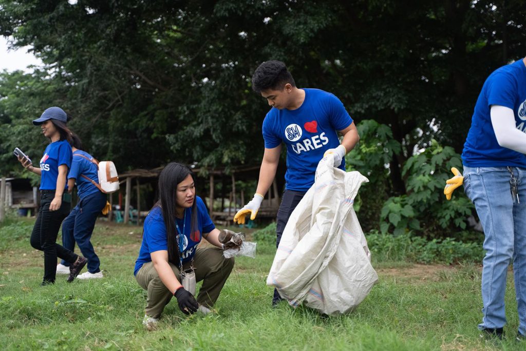 SM creates stronger ocean conservation initiatives giving New Waves of Impact during Coastal Clean up Projects INSERT 10