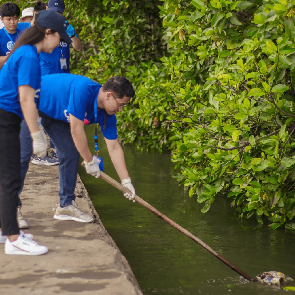 SM creates stronger ocean conservation initiatives giving New Waves of Impact during Coastal Clean up Projects INSERT 11