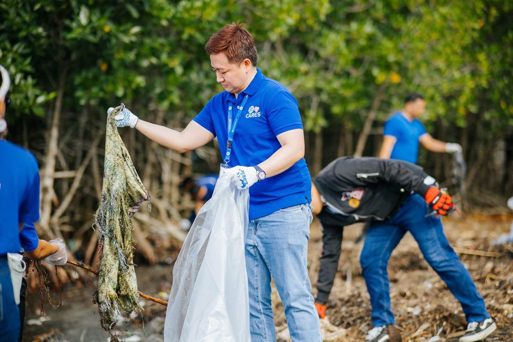 SM creates stronger ocean conservation initiatives giving New Waves of Impact during Coastal Clean up Projects INSERT 14